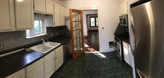 Photo - 819 Wyandotte Ave