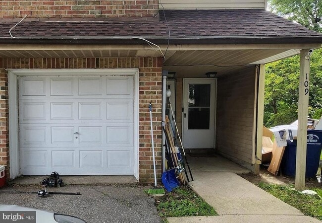 Building Photo - 109 Chaucer Rd