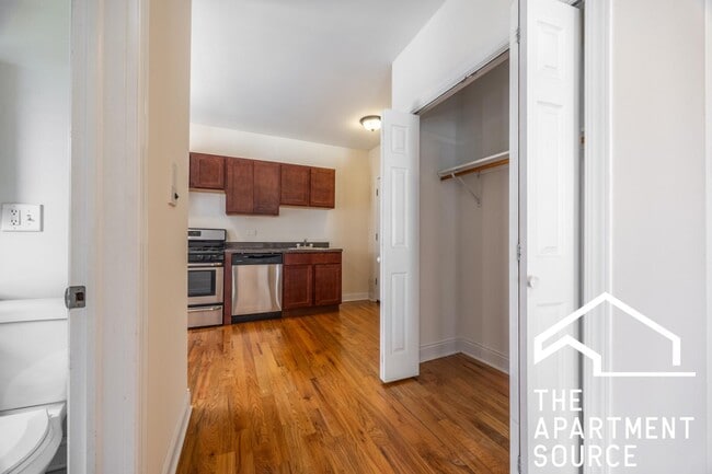 Photo - 957 W Cornelia Ave Unit 1