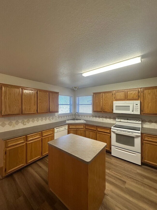 Photo - 3 bedrooms PLUS Bonus Room