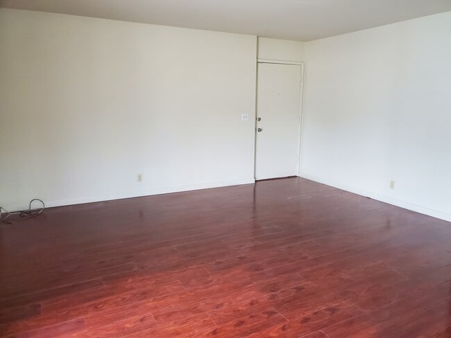 Photo - 885 Burbank Dr Unit 4
