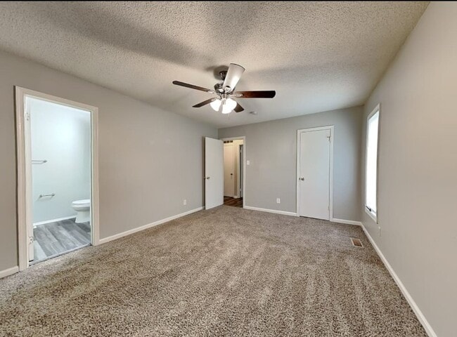 Photo - 109 Newport Dr