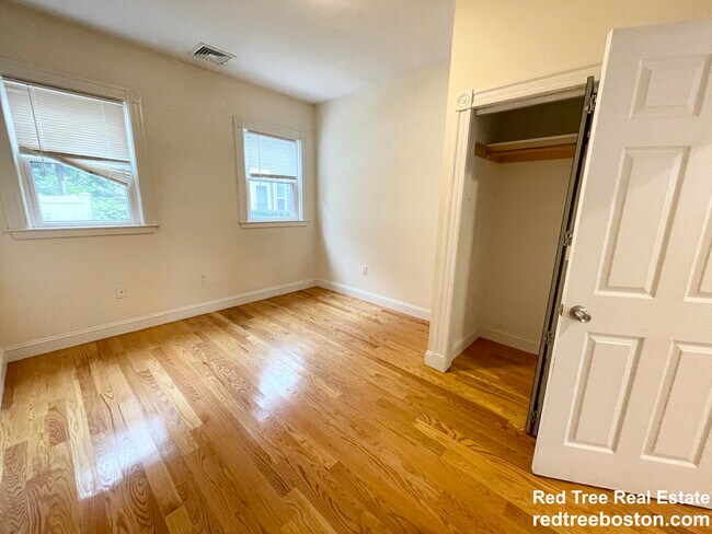 Photo - 96 L St