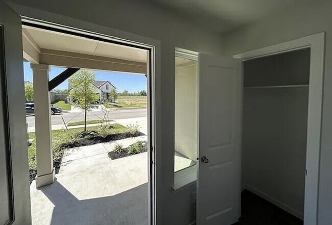Photo - 305 Randall Pl