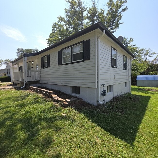 Spacious 3 bedrooms and 2 baths ranch home located on SE Browning St in Lee's Summit, MO