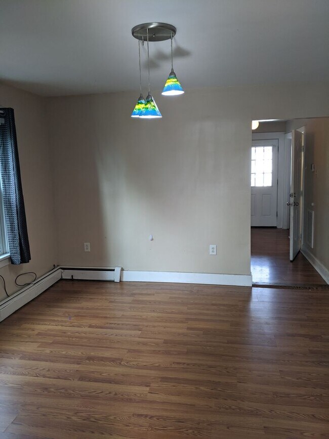 Building Photo - South Oakland Large and renovated 3 bedroo... Unit 2