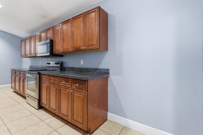 Photo - 1029 Staghorn St