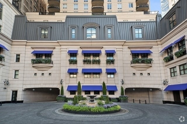 Building Photo - 11 E Walton St Unit 5801 Rental