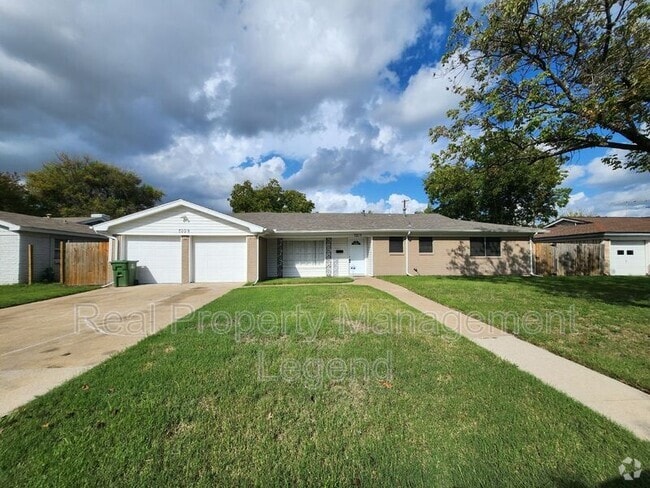Building Photo - 7009 Corona Dr Rental