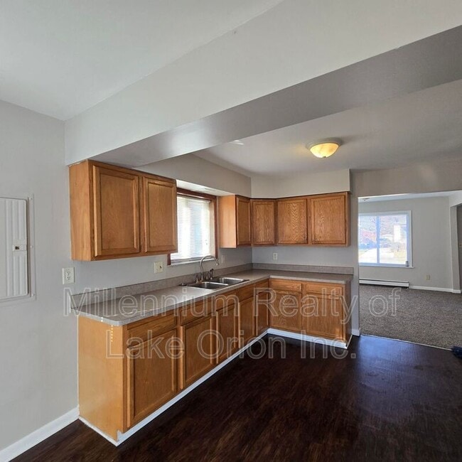 Photo - 644 E Meyers Ave