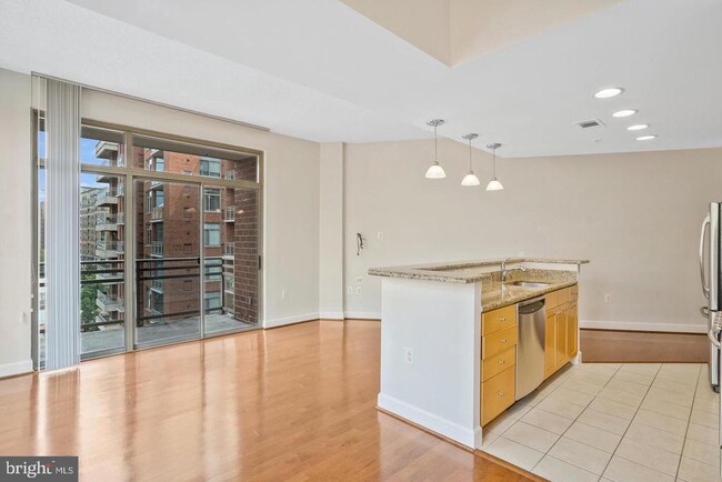 Building Photo - 3650 S Glebe Rd Unit 638 Rental