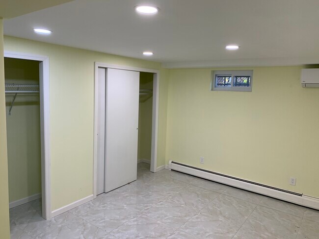 Photo - 6915 171st St Unit Basement, 1 Bedroom