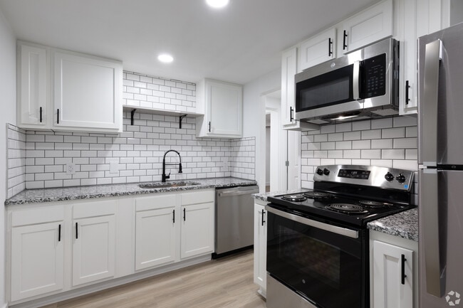 Building Photo - Flats at 2875 - Newly-Renovated Single-Story!