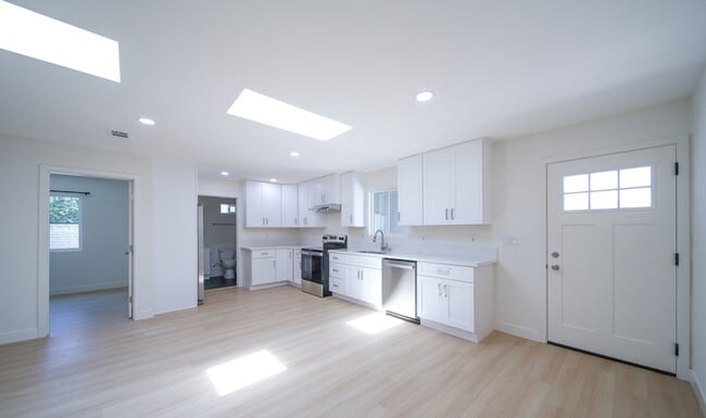 Photo - 206 W Broadbent Dr