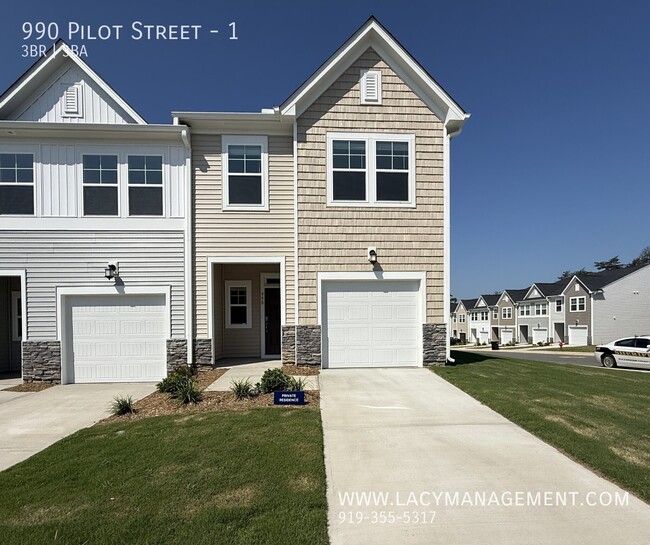 Building Photo - 990 Pilot St