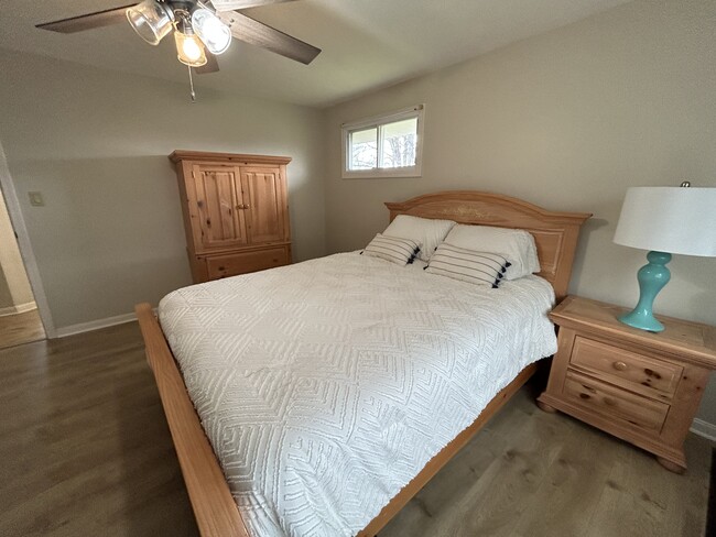 Building Photo - 690 Boston Mills Rd Unit Upper Rental