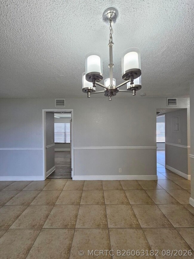 1453 Lake Crystal Dr Unidad D