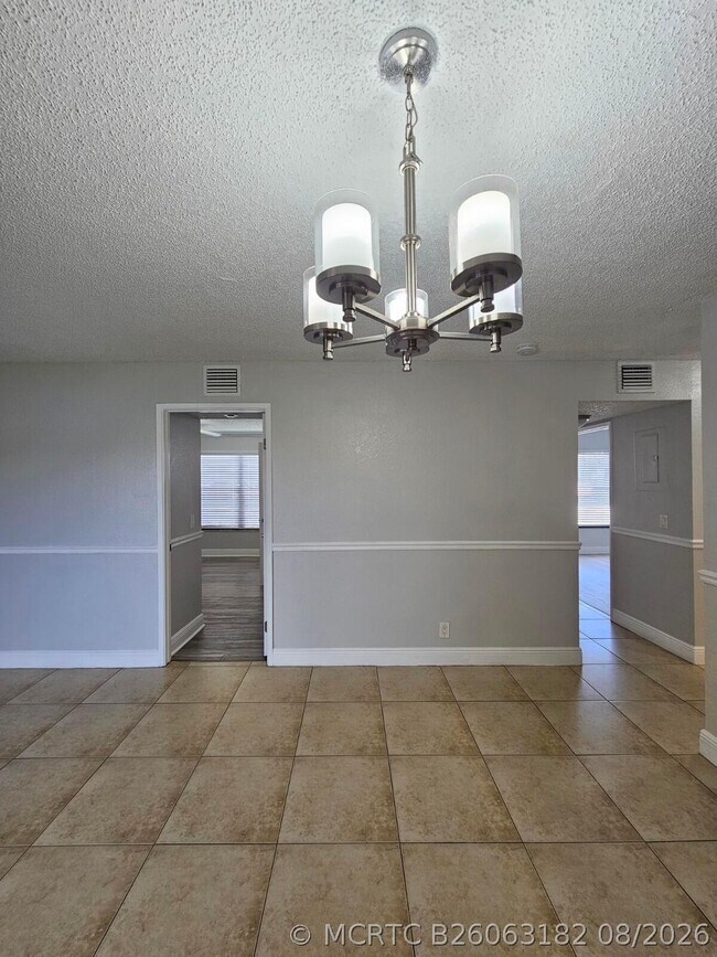Photo - 1453 Lake Crystal Dr Unit D