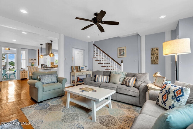 8 Deal Lake Ct