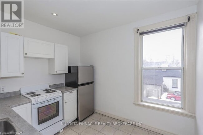 Photo - 11 Oxford St