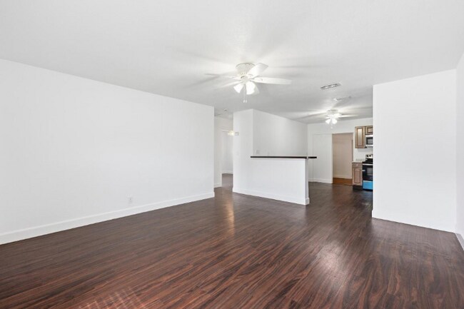 Photo - 970 Kenbar St