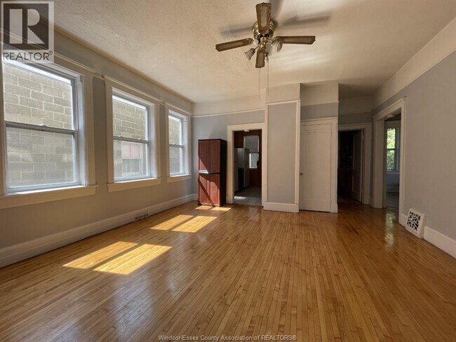 Photo - 3338 Sandwich St.