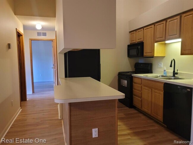 Photo - 15815 Lakeside Dr Unit 5
