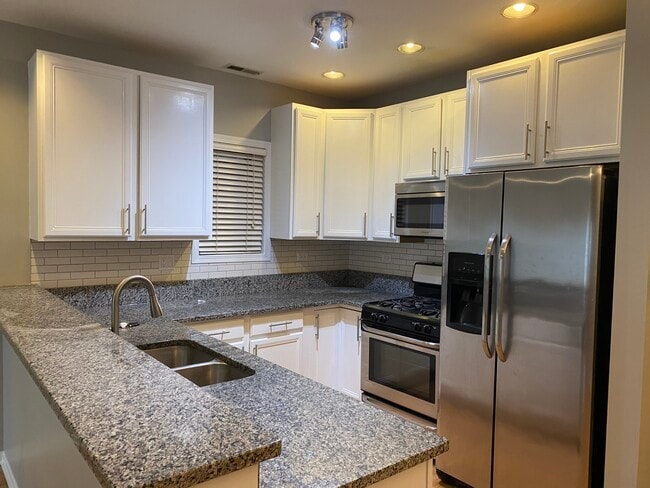 Building Photo - 724 N Willard Ct Unit #1
