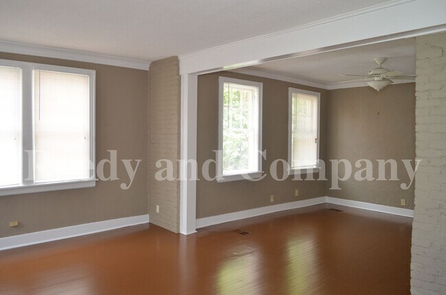 Photo - FIRST MONTH FREE; Adorable Duplex in Cross... Unidad Downstairs
