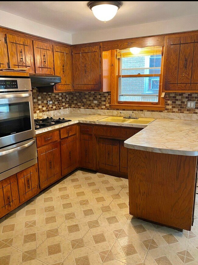 Photo - 2215 W Thome Ave