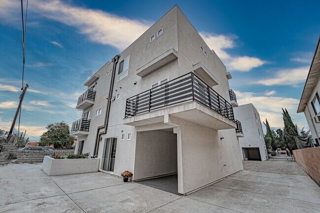 6926 Morella Ave Unidad 1