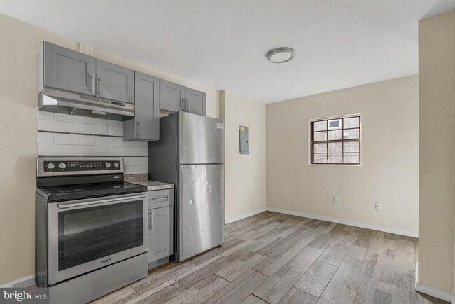 Building Photo - 722 W Allegheny Ave Unit B