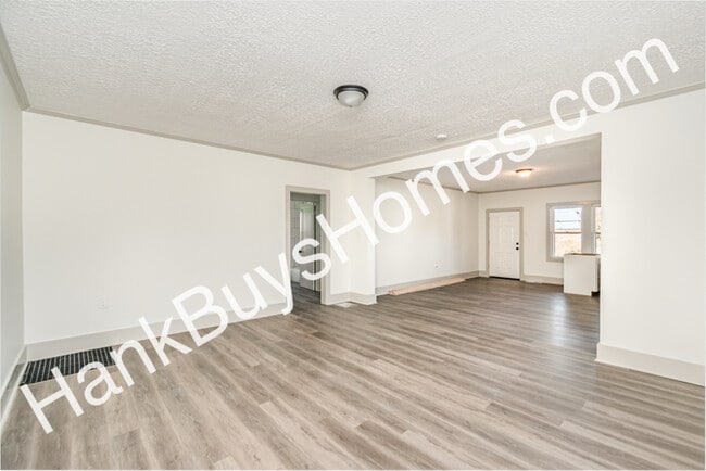 Photo - 115 Kansas St