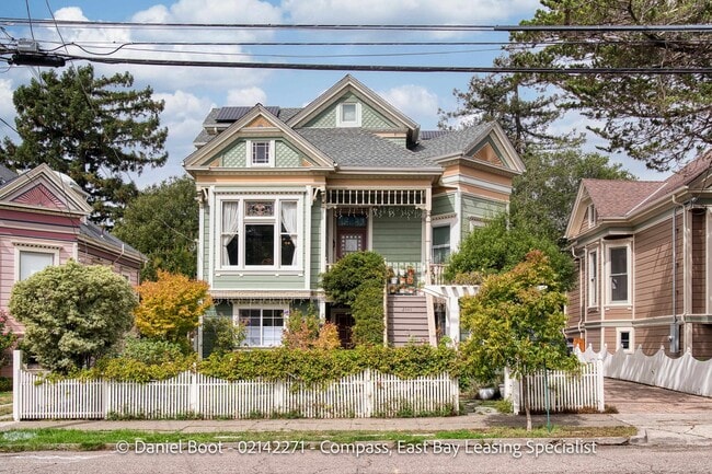 Photo - 2141 Ward St