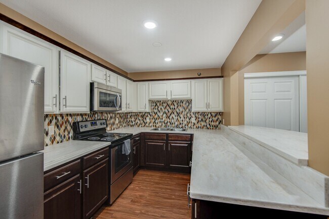 Photo - Vernon Oaks Apartments