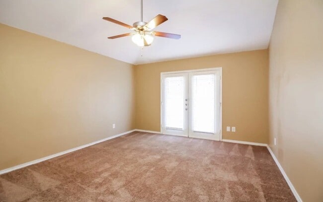 1121 Rosemary Dr
