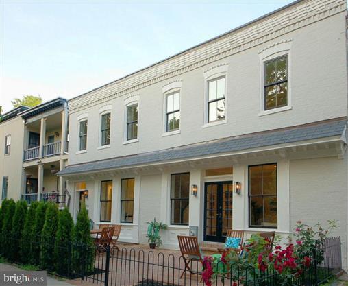 Photo - 213-211 11th St NE