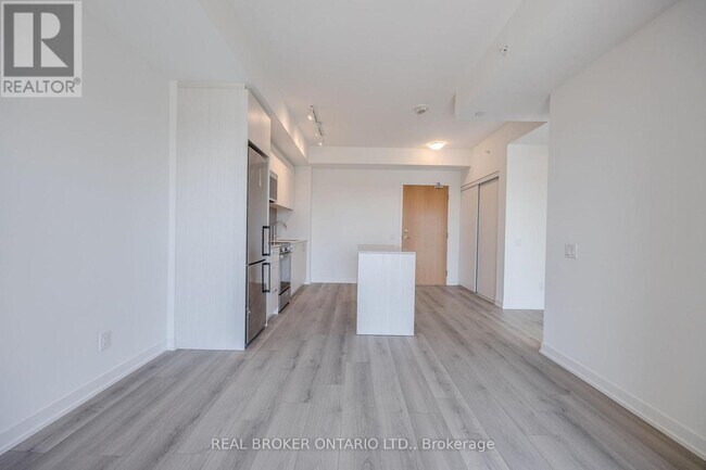 Photo - 1787 St Clair Ave W Unité 723