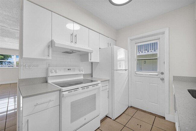 Photo - 861 SW 74th Terrace Unidad 102 D