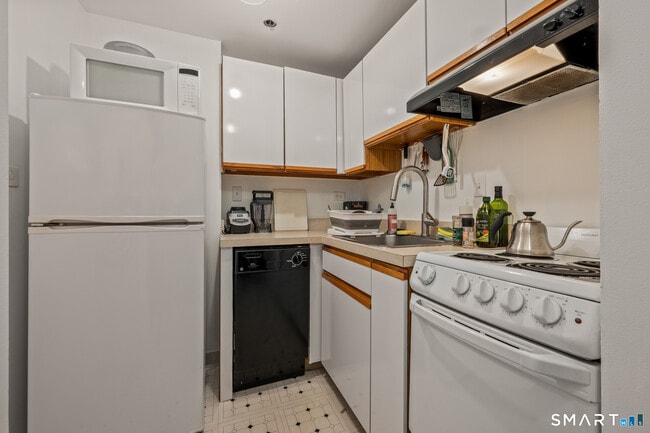 Photo - 124 Court St Unit 505