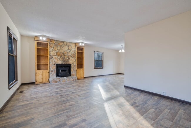 Photo - 105 Hanover Way