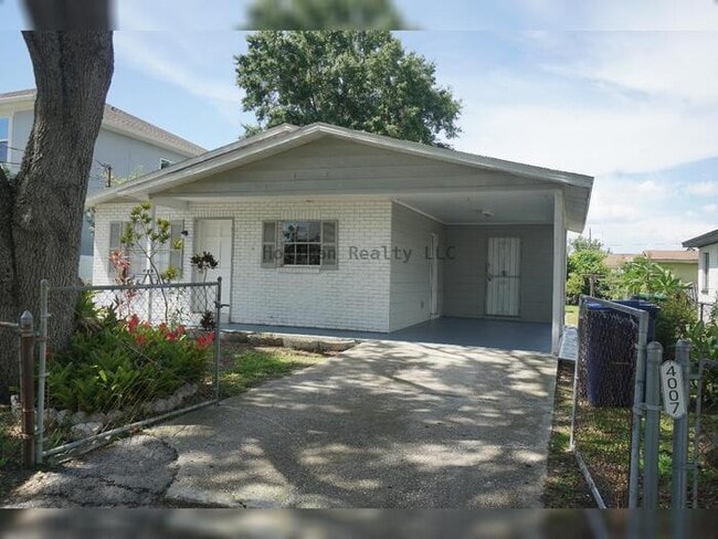 Building Photo - Charming South Tampa 2/2 Home ? Completely...