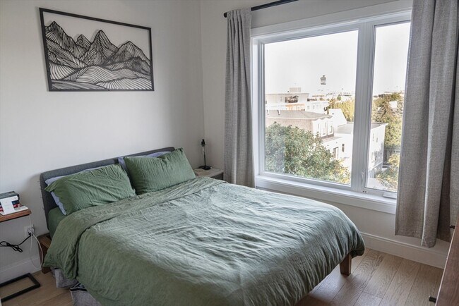 Photo - 295 Maverick St