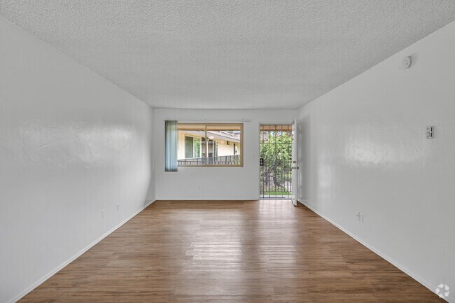 1BR, 1BA - 800SF - Living Room