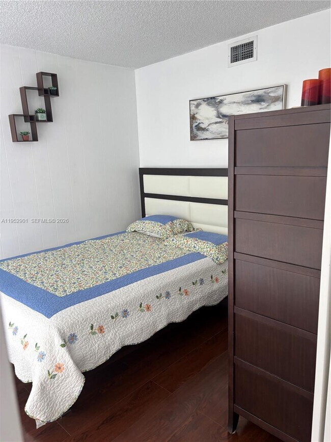 Photo - 800 Parkview Dr Unit 823