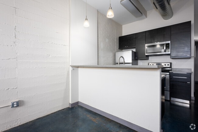 1BR, 1BA - 575SF - Dining Room