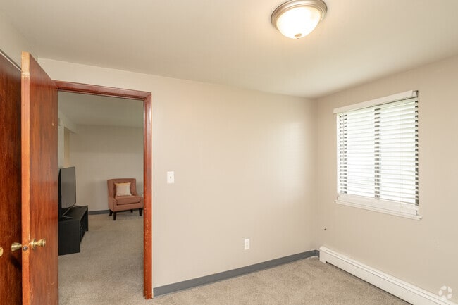 2BR, 1BA - 575SF - Second Bedroom - Antrim Apartments