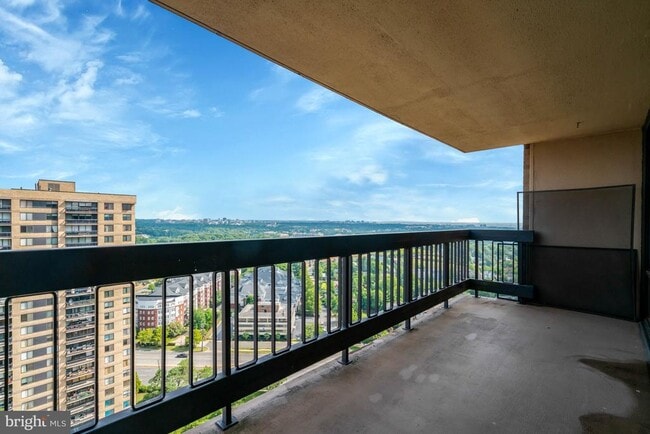 Building Photo - 3705 S George Mason Dr Unit 2504S