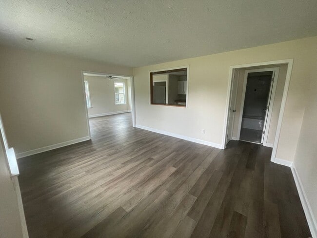 Photo - 225 Kenneth Blvd