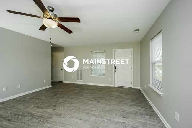 Photo - 4 Bedroom Pet-Friendly Home in Lexington, KY with Main Street Renewal